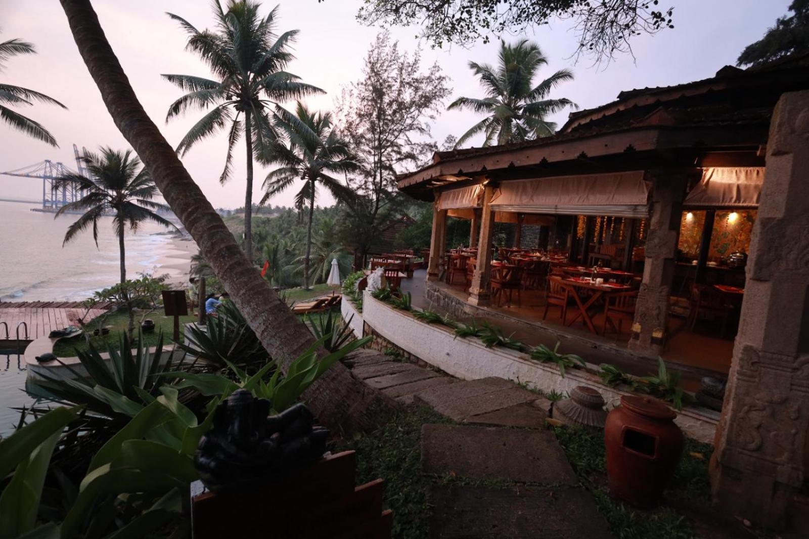 Niraamaya Wellness Retreats, Surya Samudra, Kovalam Esterno foto